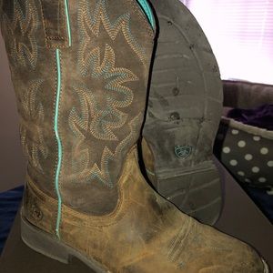 Ariat women boots, size 9,used!!